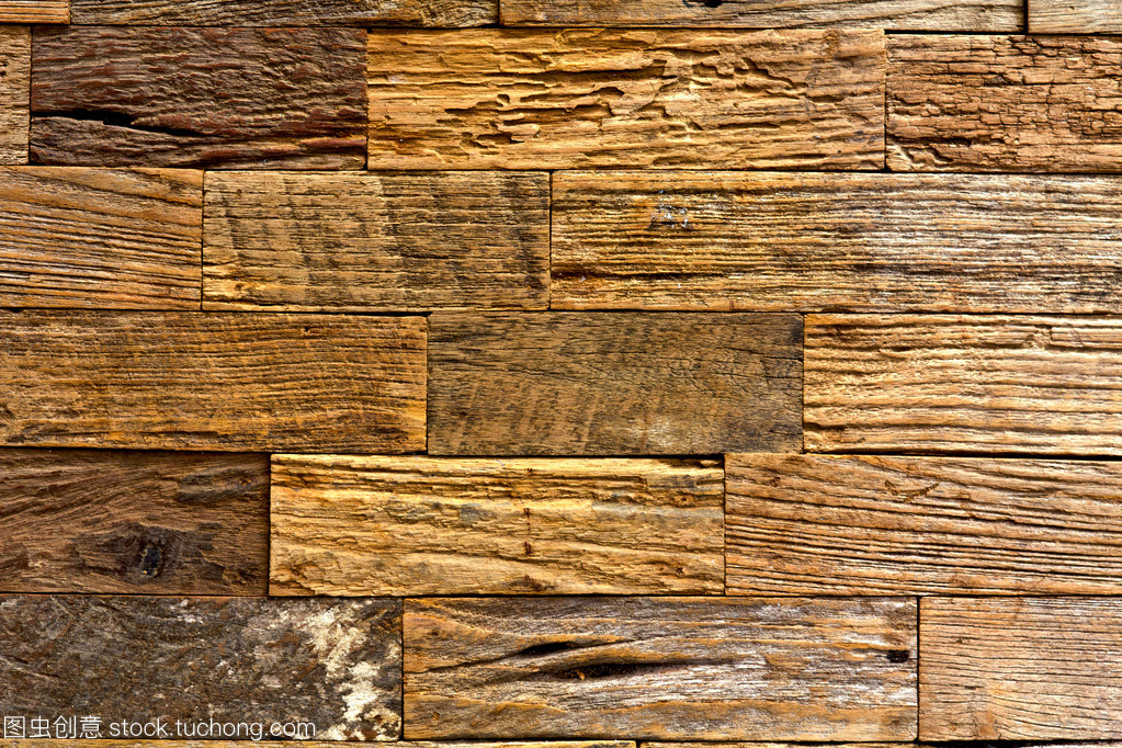 棕色舊木材紋理 家具中的時(shí)光印記與自然美學(xué)