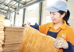 竹木融合 傳統(tǒng)工藝在現(xiàn)代生產(chǎn)中的創(chuàng)新實(shí)踐